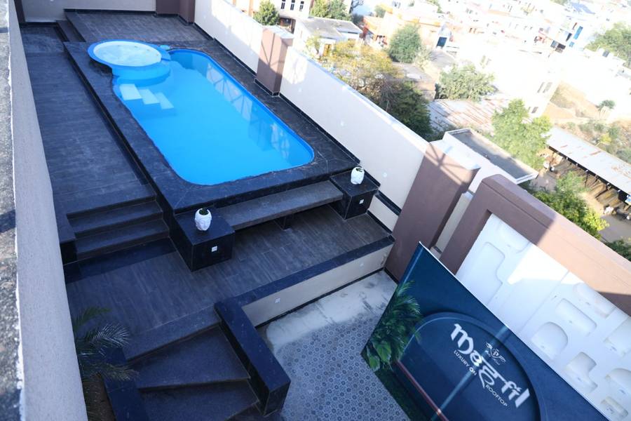 Pinky Hotel,,3 star
