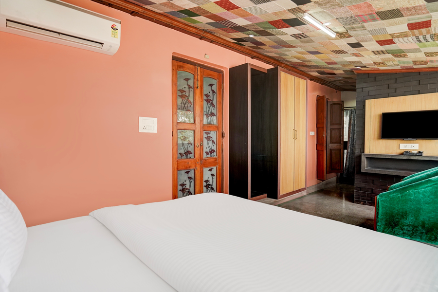palette by checkin heritage scindia ghat