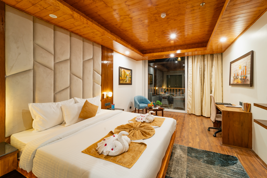 the whitestone inn and suites manali