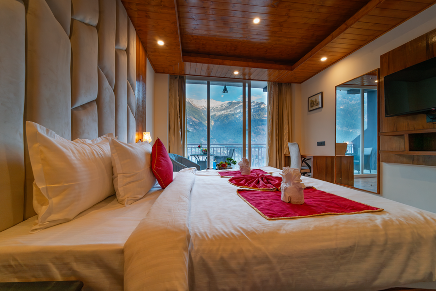 the whitestone inn and suites manali