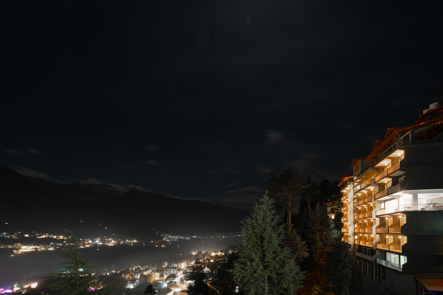 the whitestone inn and suites manali