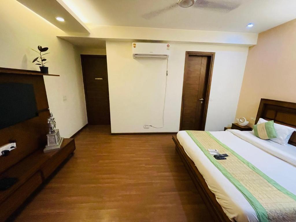 fortune home service apartment 4bhk j 191 saket