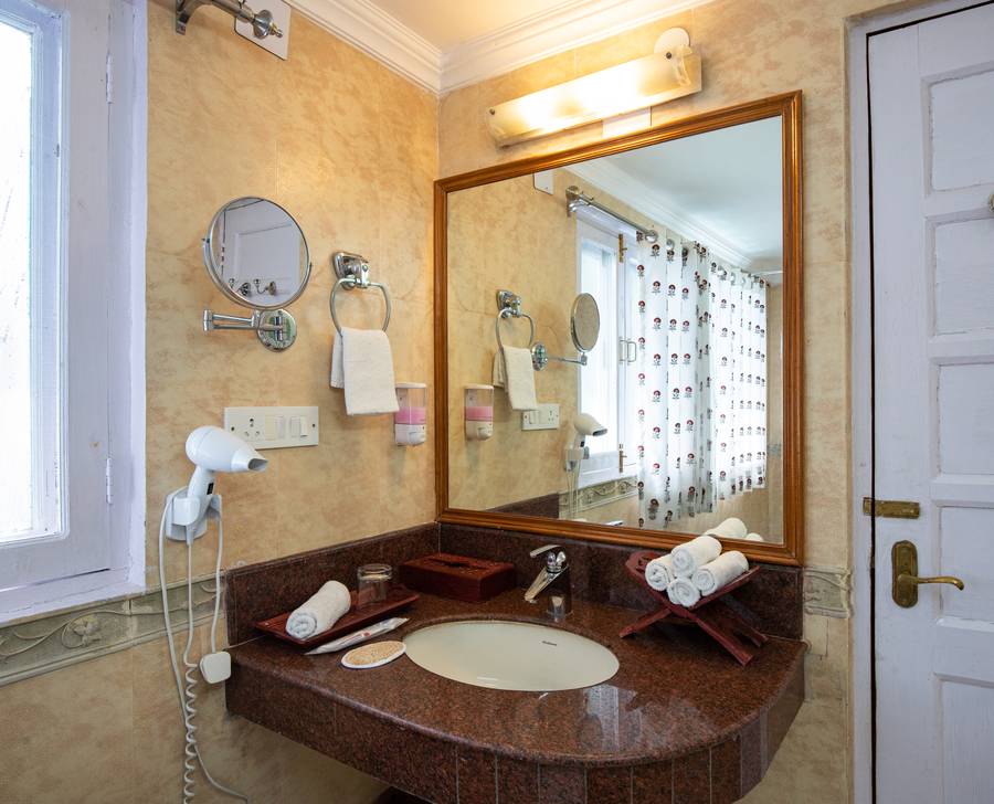 alaya stays meridian oak shimla