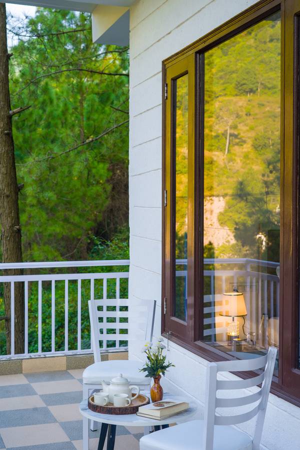 Alaya Stays Cottage With Tree House - Suro Woodbine Chalet,Kufri Chail Road,4 star