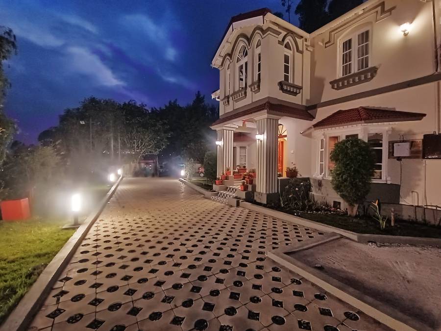 The Humming Bird A Stay Chapter,Near Botanical Garden,3 star