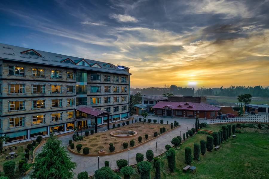 The Countryside Resort,Lasjan Bypass,4 star