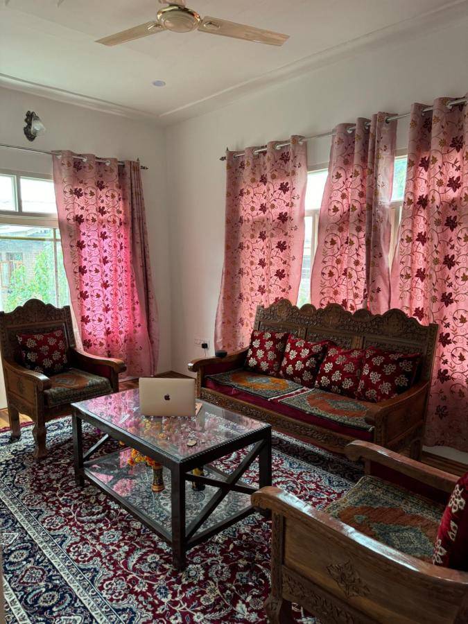 Shesh Bagh Boutique Homestay,Shalimar Bagh,3 star