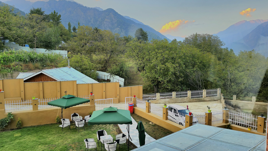 Twin Towers By Defoy,Dehwathu,3 star