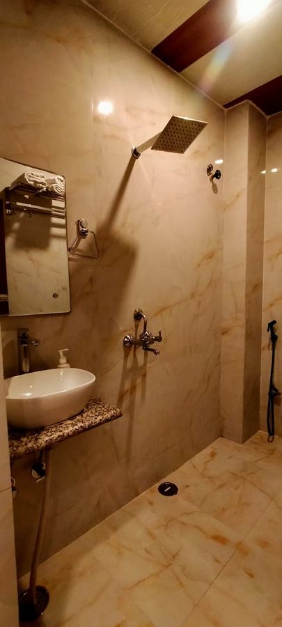 hotel varuna grand