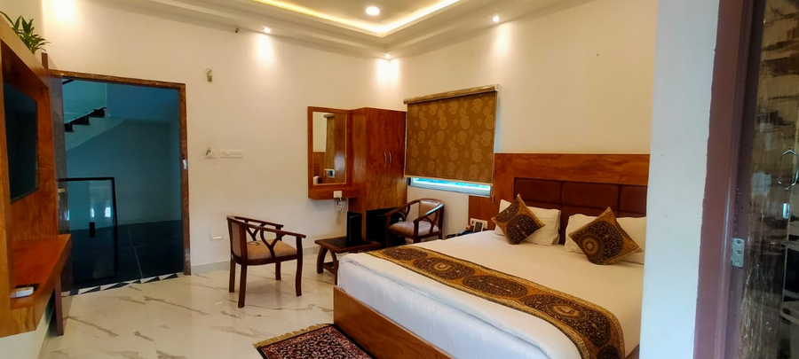 hotel varuna grand
