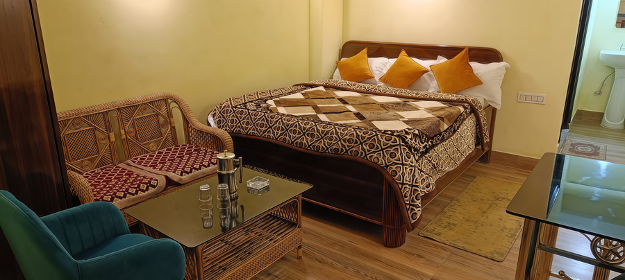 himalayan haveli fooding and lodging