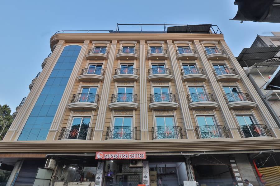 Hotel Bawa Inn,Near Surat Railway Station,3 star