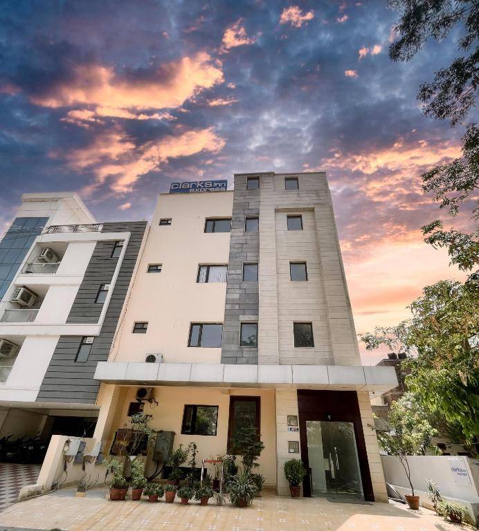 The Orion Express,Malviya Nagar,3 star