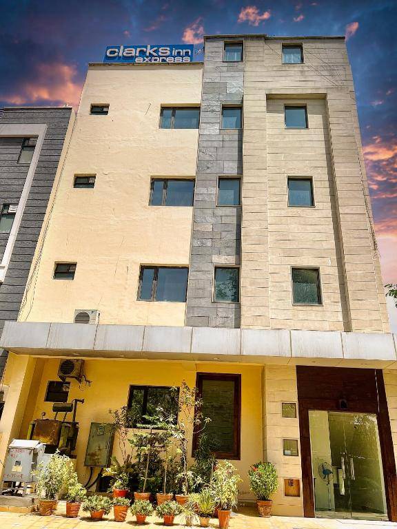 The Orion Express,Malviya Nagar,3 star