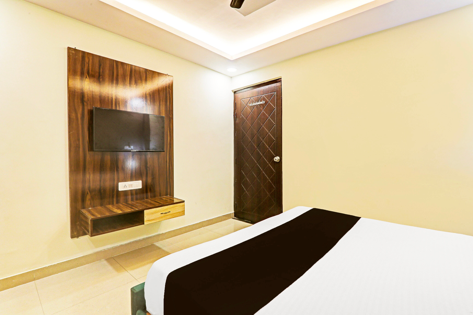 super hotel o kathauta jheel malhaur gomti nagar