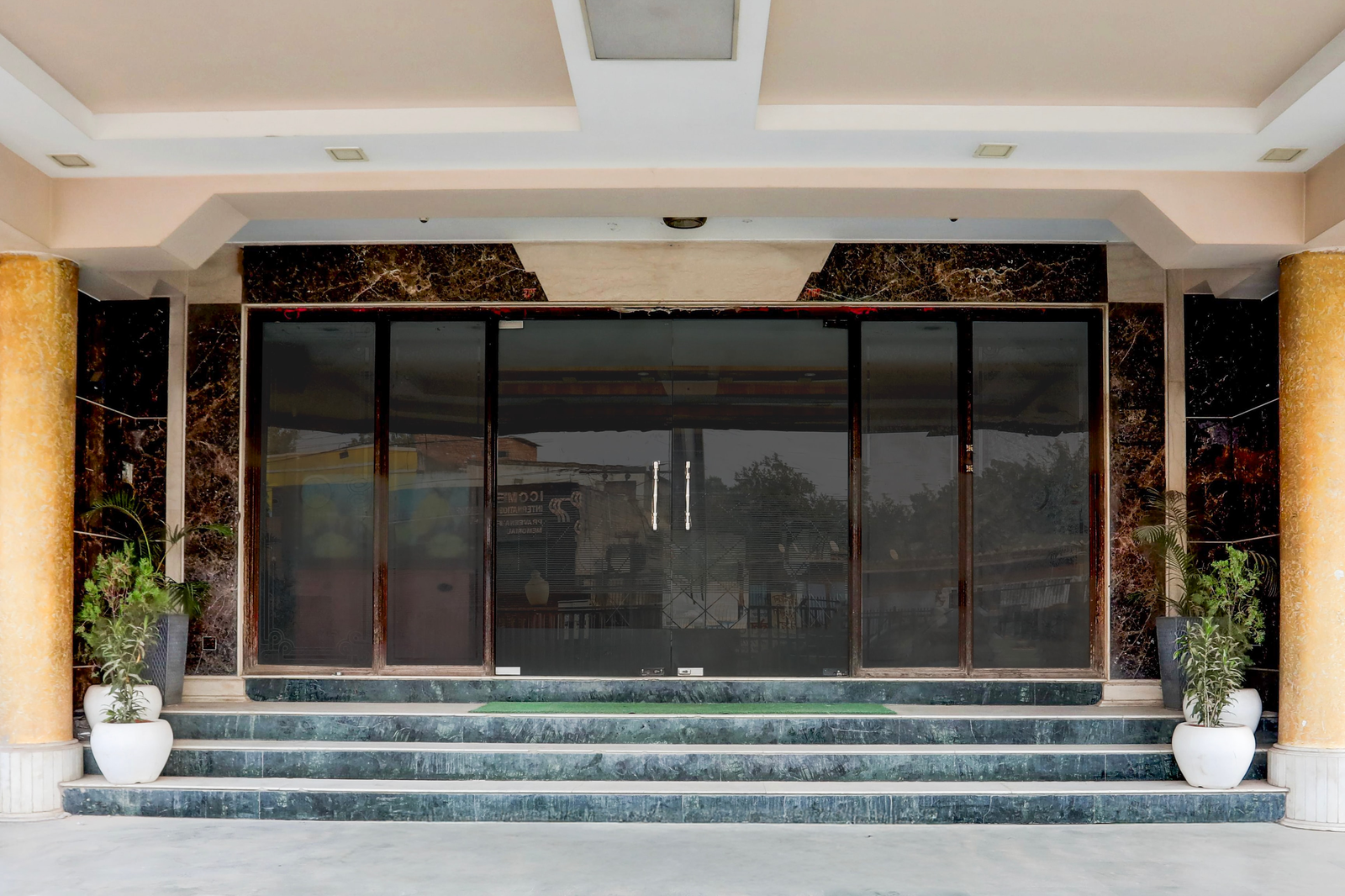Super Townhouse Padav Square Gwalior Formerly Hotel Shelter,,3 star