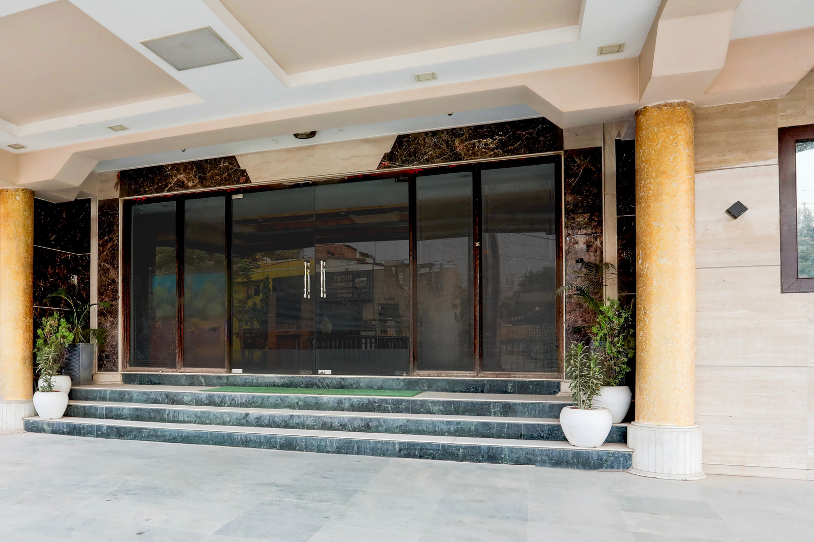 Super Townhouse Padav Square Gwalior Formerly Hotel Shelter,,3 star
