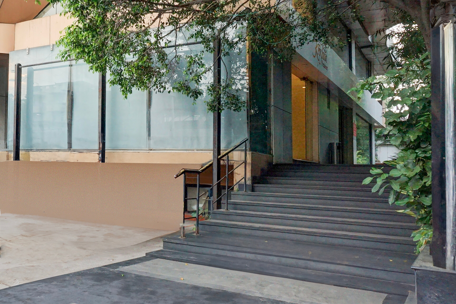 Super Townhouse Oak Jm Road Formerly Krishna Presidency,,3 star