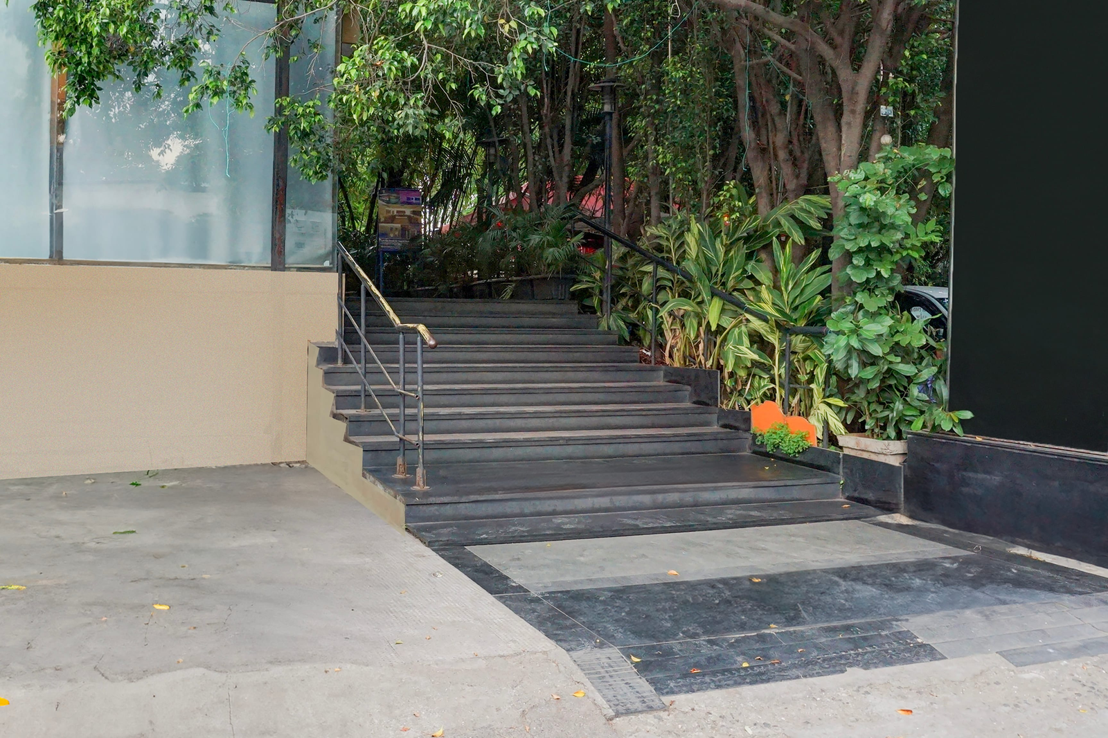 Super Townhouse Oak Jm Road Formerly Krishna Presidency,,3 star