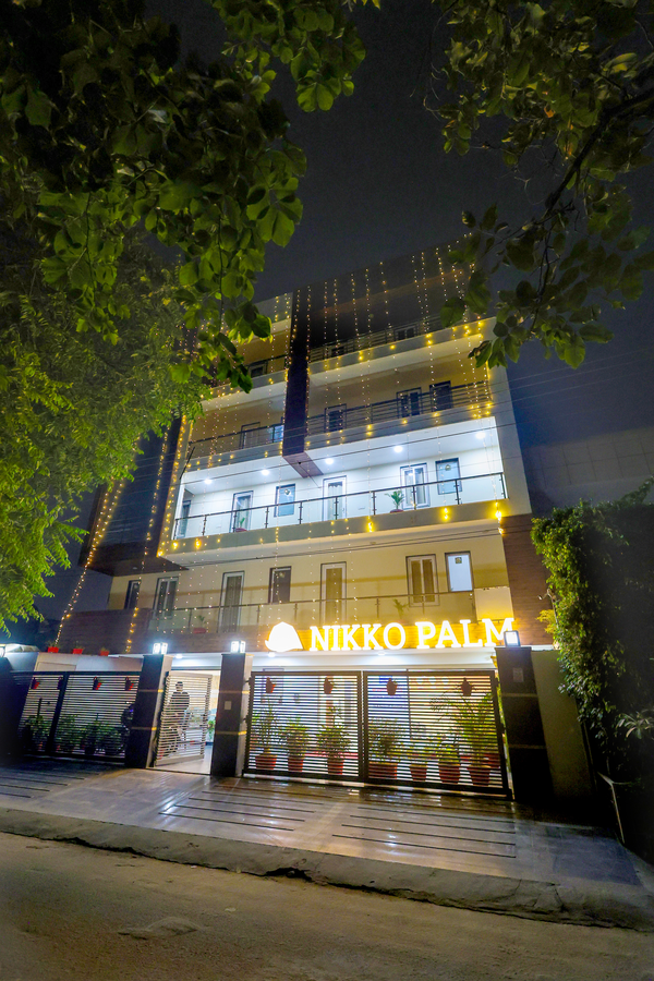 Nikko Palm Hotel,Sector 45,4 star