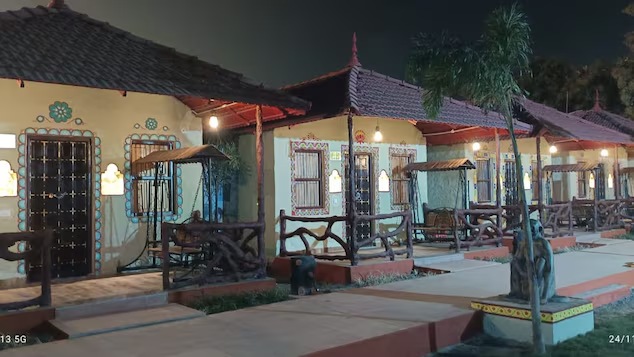Hotel Banaras Kila,Babatpur,3 star