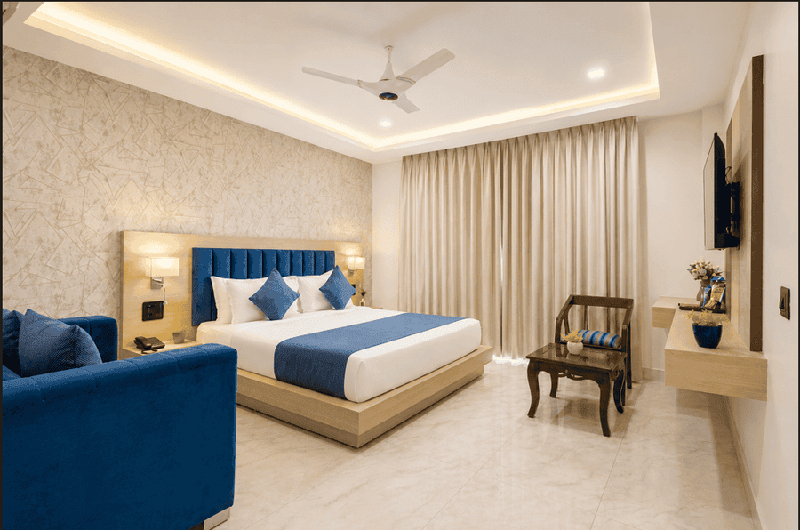 hotel holiday grand near expo mart