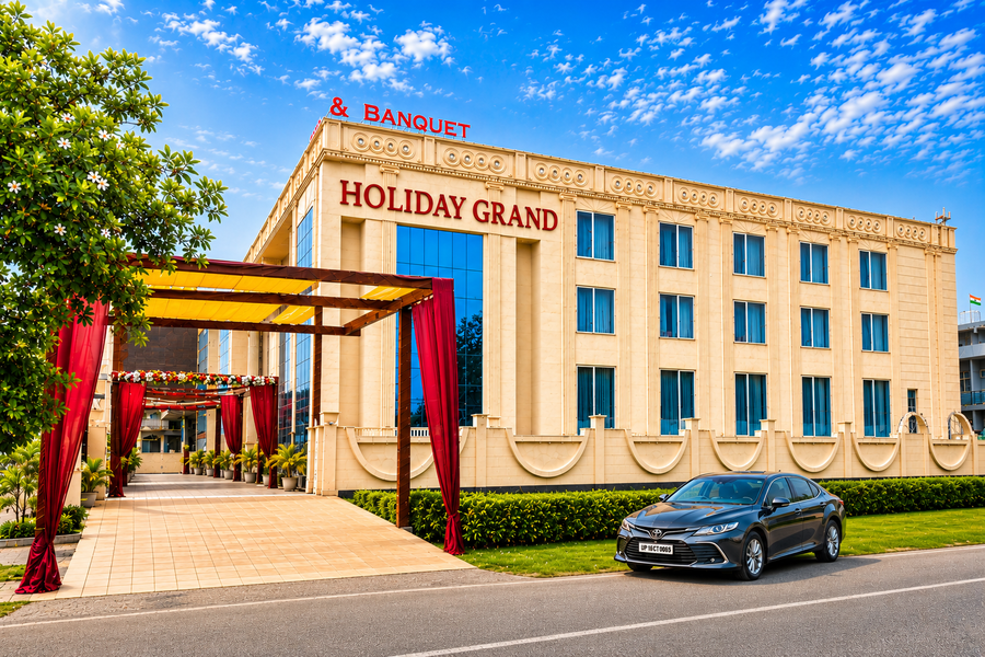 hotel holiday grand near expo mart