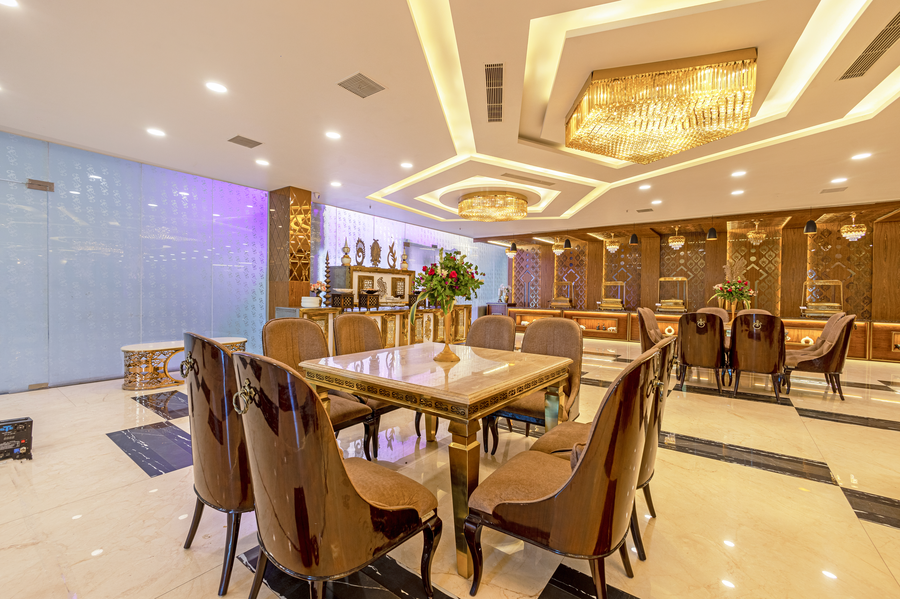hotel holiday grand near expo mart