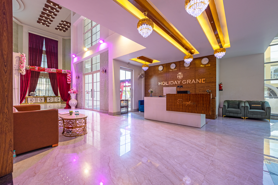 hotel holiday grand near expo mart