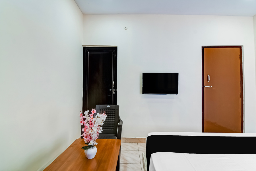 super hotel o akkayaplem near railway station