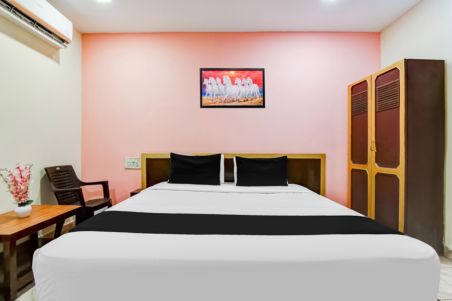 super hotel o akkayaplem near railway station