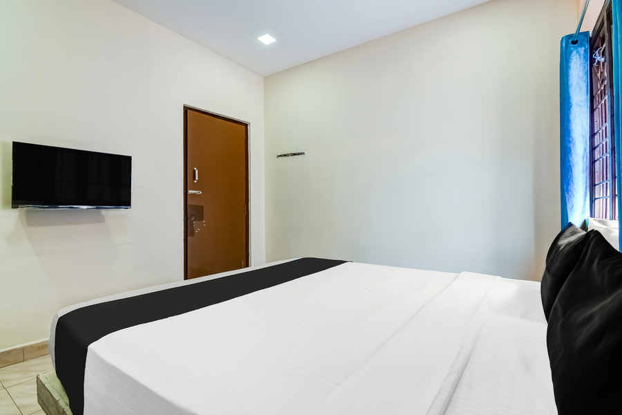 super hotel o akkayaplem near railway station