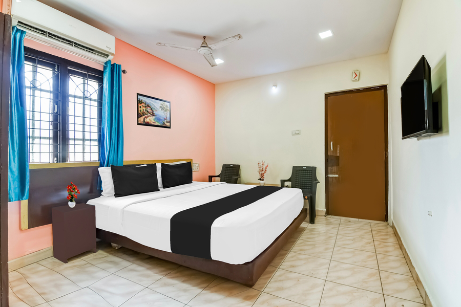 super hotel o akkayaplem near railway station