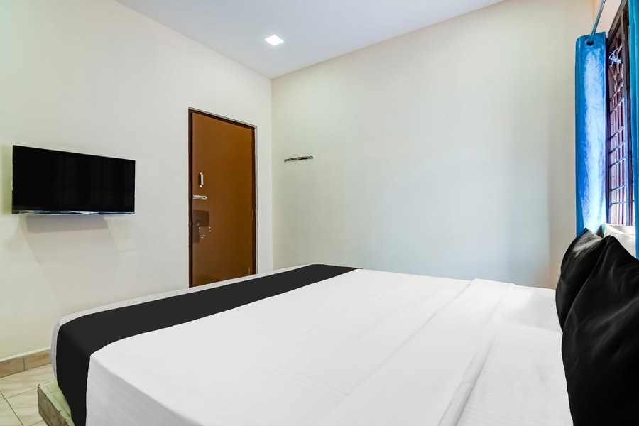 super hotel o akkayaplem near railway station