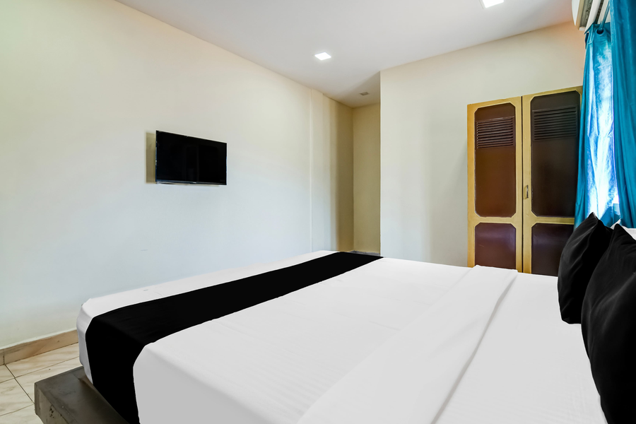super hotel o akkayaplem near railway station
