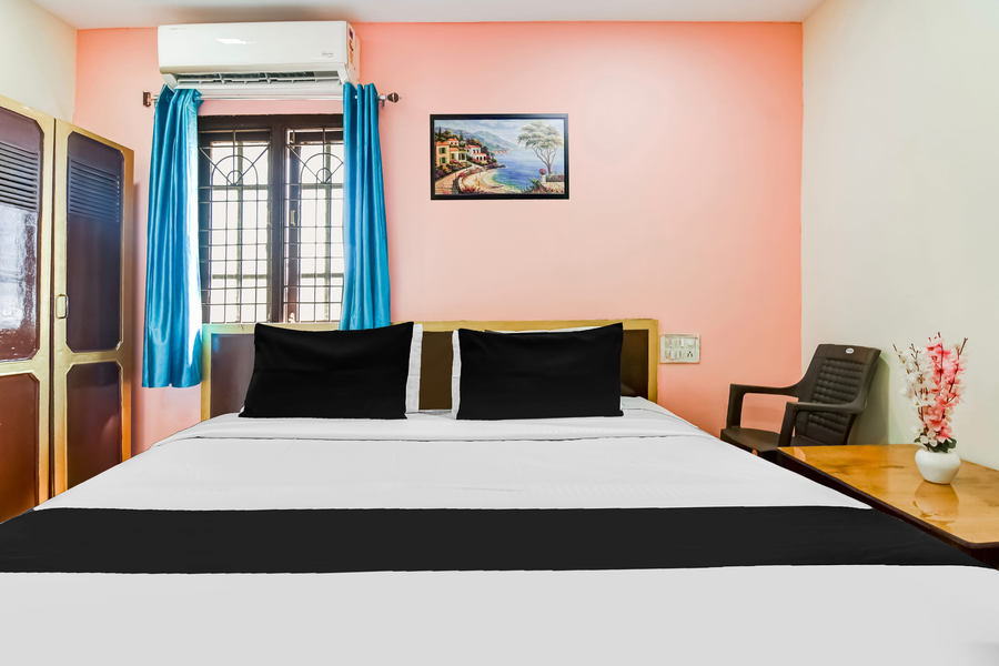 super hotel o akkayaplem near railway station
