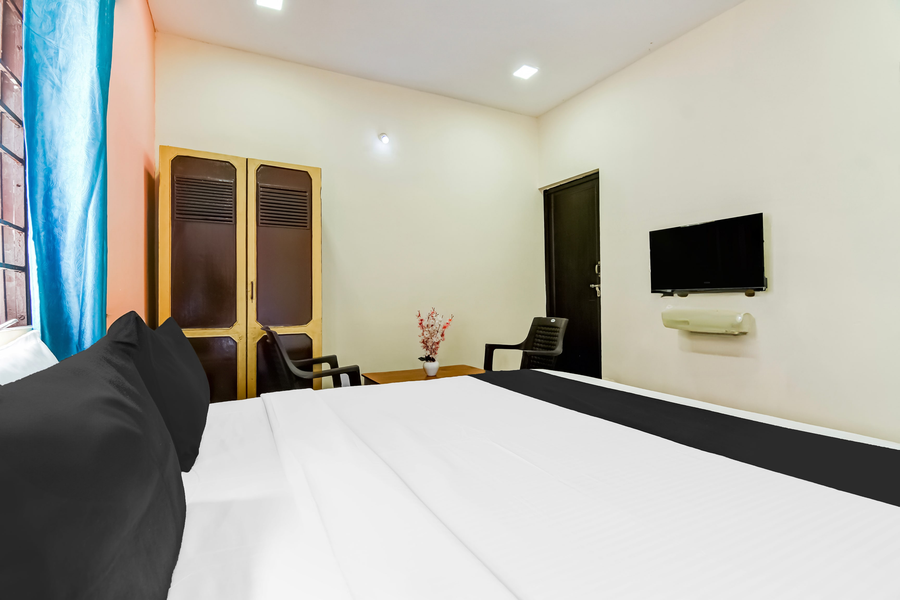 super hotel o akkayaplem near railway station