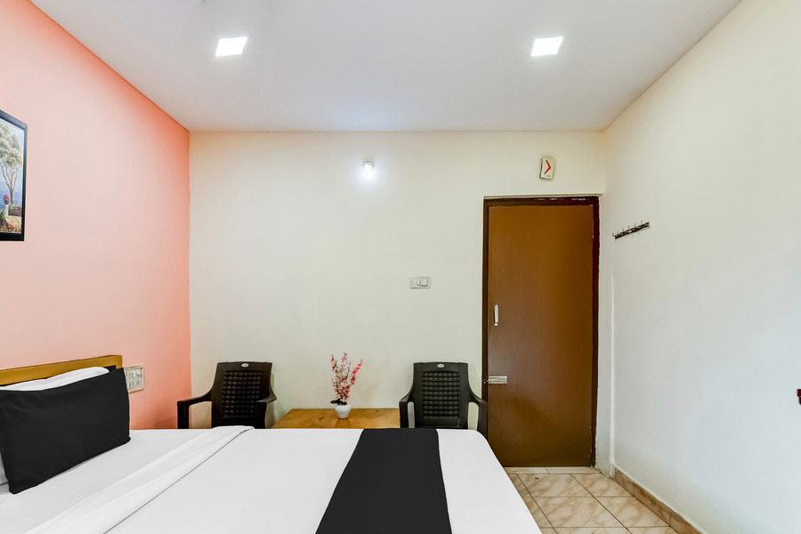 super hotel o akkayaplem near railway station