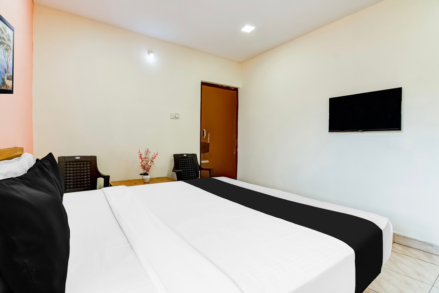super hotel o akkayaplem near railway station