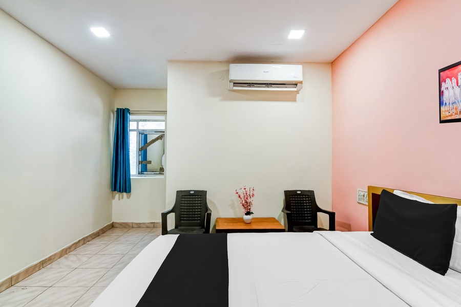 super hotel o akkayaplem near railway station