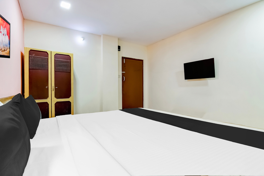 super hotel o akkayaplem near railway station