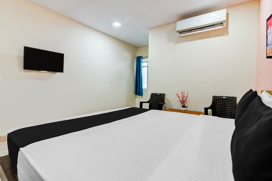 super hotel o akkayaplem near railway station