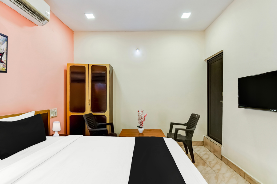 super hotel o akkayaplem near railway station