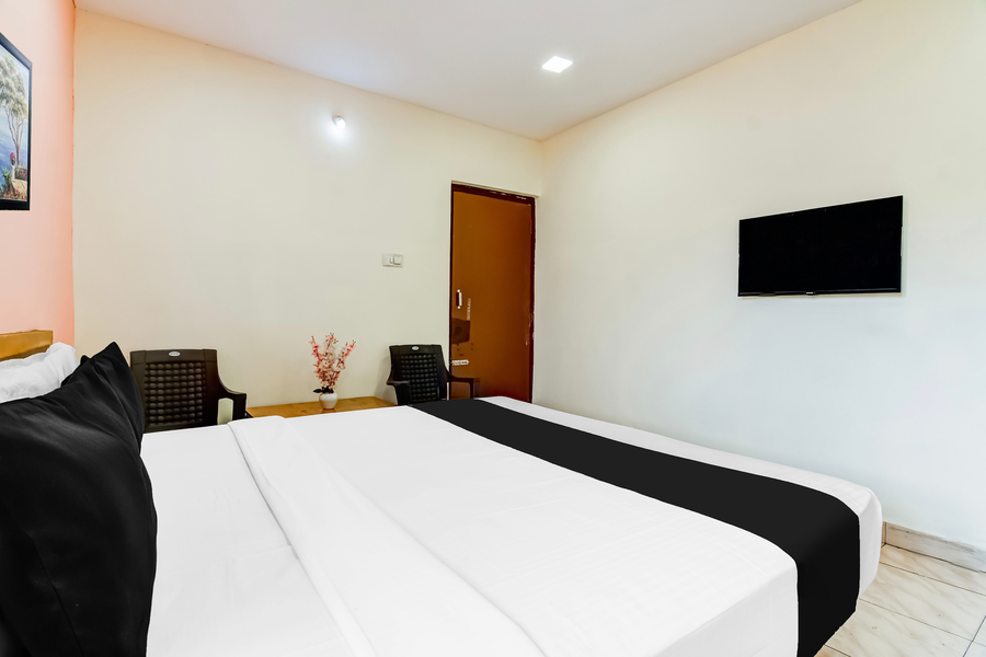 super hotel o akkayaplem near railway station