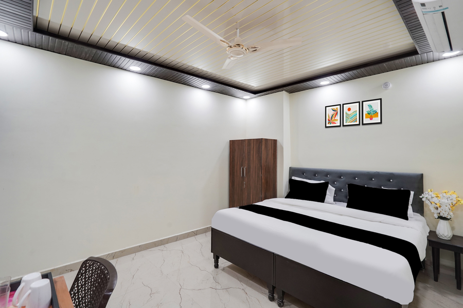 Collection O Nirman Vihar,,3 star
