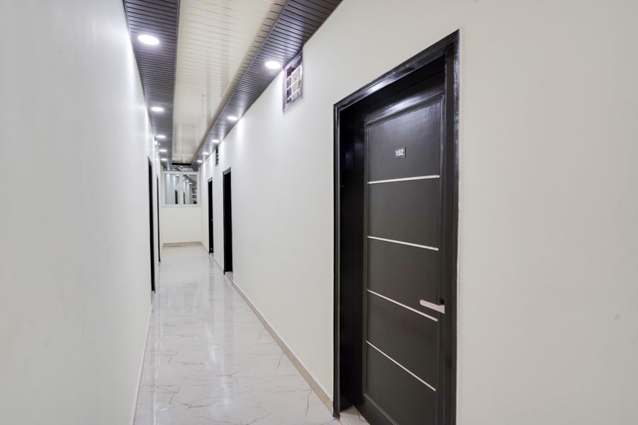 Collection O Nirman Vihar,,3 star