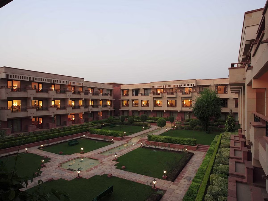 Jaypee Palace Hotel And Convention Centre,Fatehabad Road,5 star