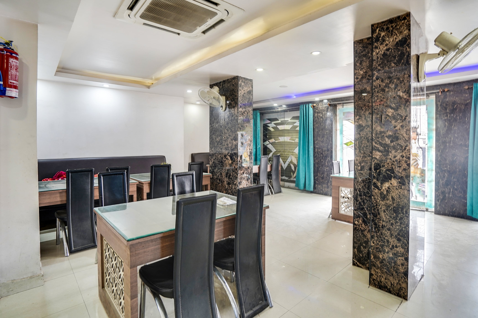 Super Townhouse Butler Road Near Maripur Chowk,,3 star