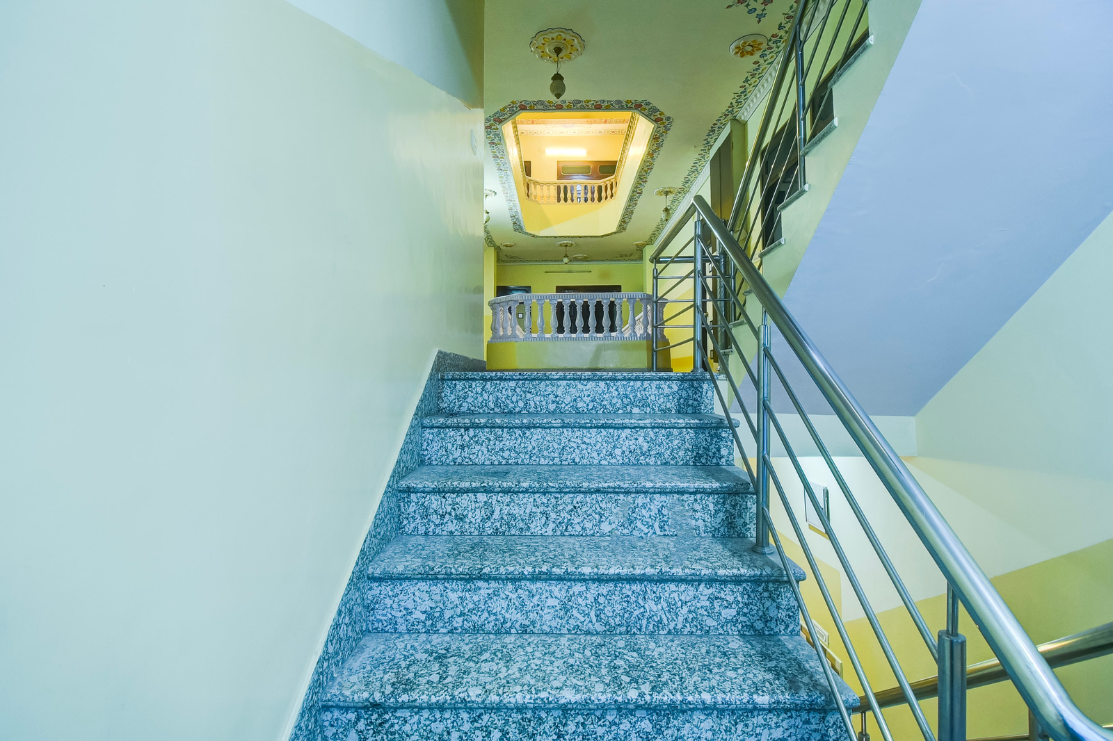 Hotel O Ramgarh Mod Near Hawa Mahal,Karbala,3 star