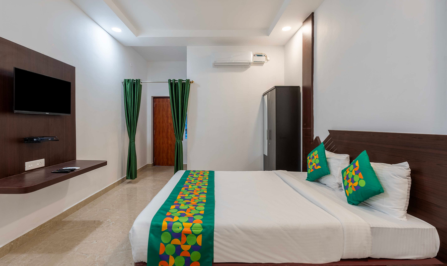 Treebo Royal Plaza, 700 Mts From Promenade Beach,,3 star